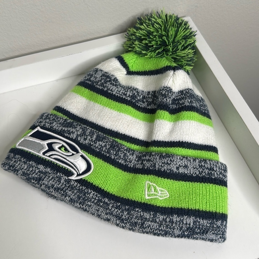 New Era NFL Official Seahawks On Field Pom Beanie Hat w/Patch Emblem One Size